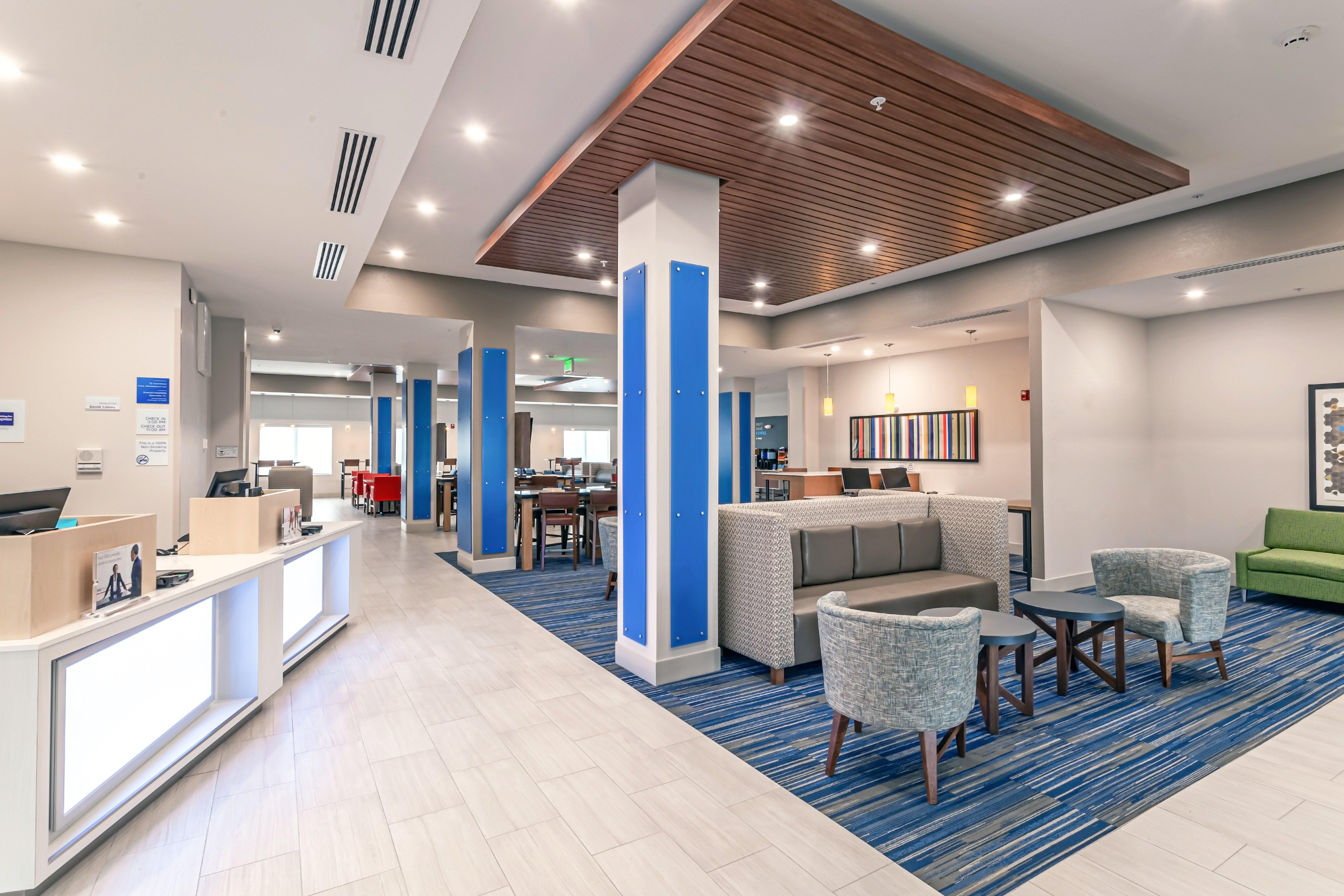 Holiday Inn Express & Suites - Columbus - Worthington By Ihg Exterior photo