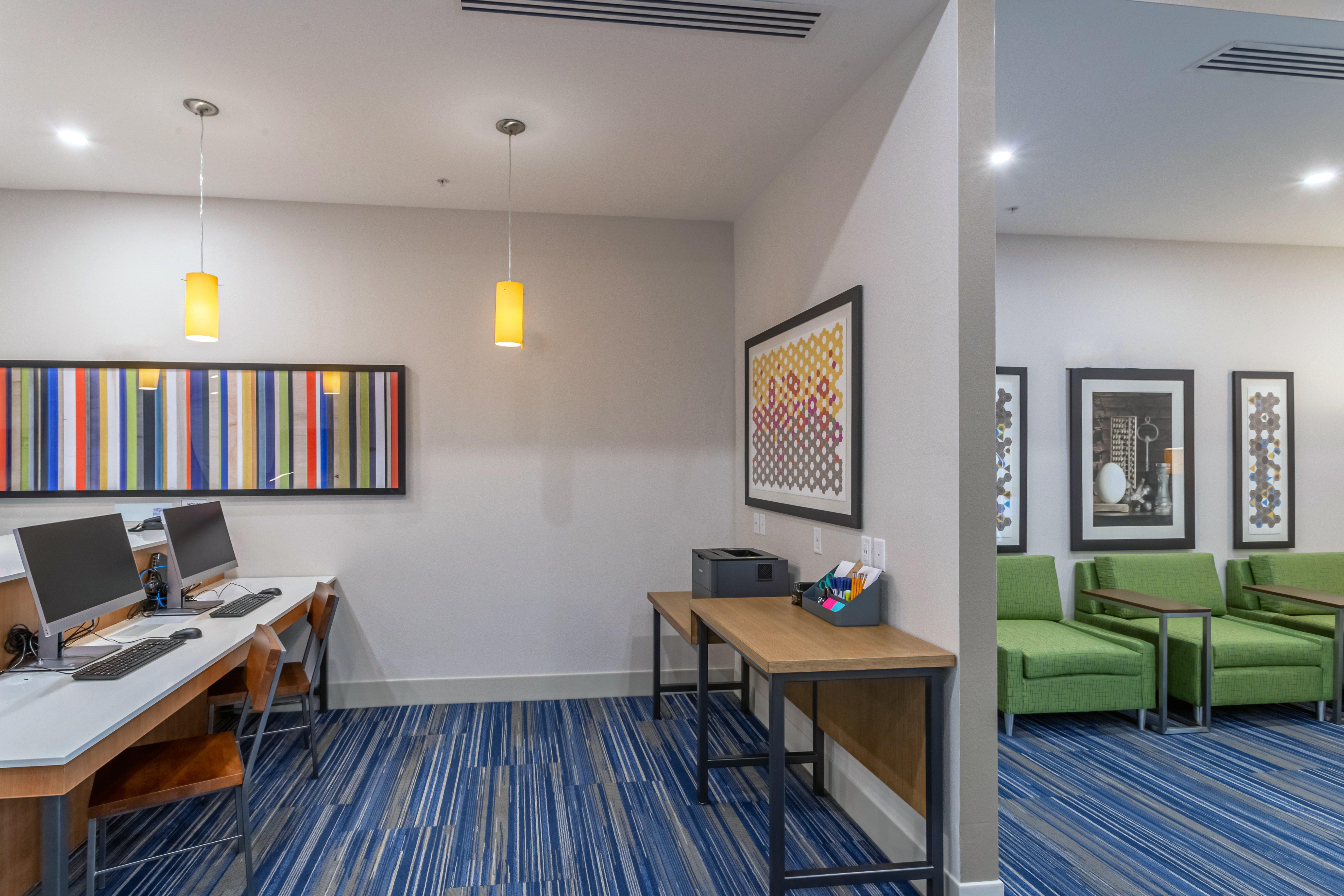 Holiday Inn Express & Suites - Columbus - Worthington By Ihg Exterior photo